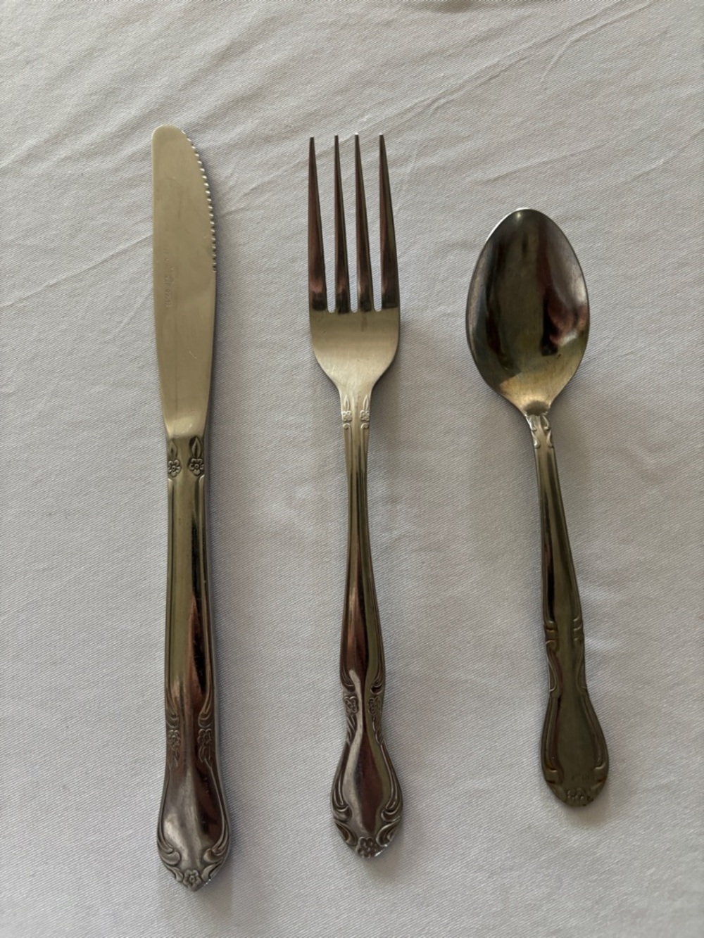 Mixed lot of 24 pc stainless steel flatware w/serving utensils and extra pieces